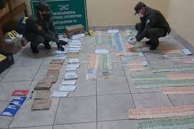 Secuestran 25 millones de pesos escondidos en camiones: el juez ordenó que los camioneros prosiguieran viaje | Actualidad