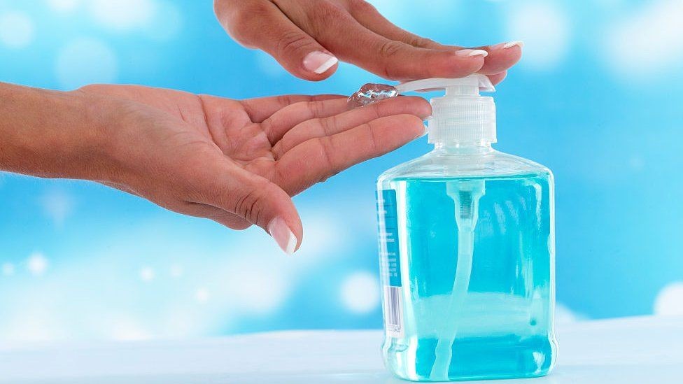 Buscan crear un gel que desactive el coronavirus en ropa, paredes y hasta pupitres de escuela | Actualidad