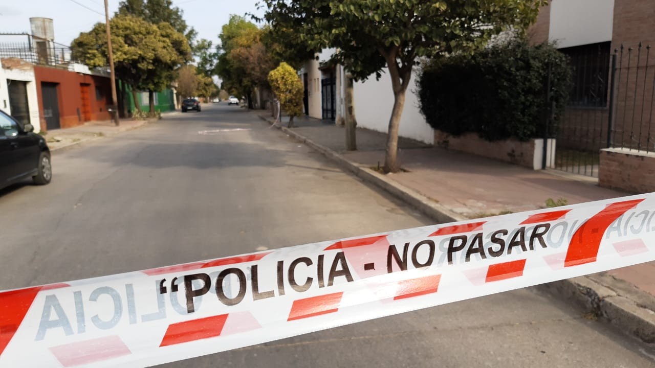 Intentaron robar a un policía y se desató una balacera, hay un internado | Córdoba