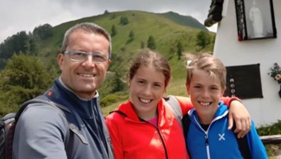 Horror en Italia: se sacó una selfie con sus hijos gemelos y los asesinó | Internacionales