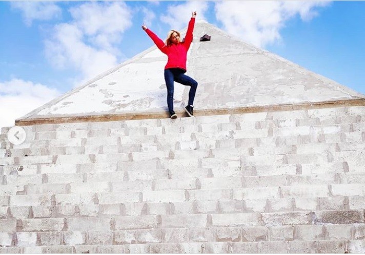 Tienen la pirámide de Guiza en su patio | Curiosidades