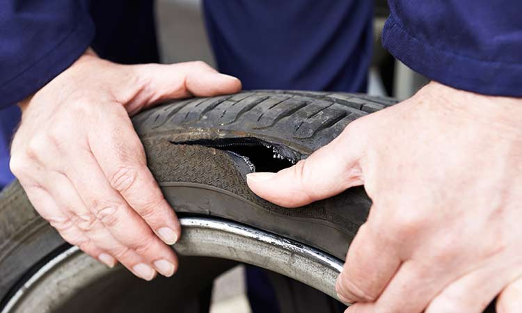 Murió al explotarle un neumático en una gomería de Mendoza | Actualidad