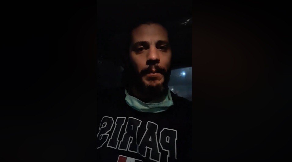 Video: una mujer con un perrito estafó a un taxista de La Plata que la llevó a Palermo | Redes