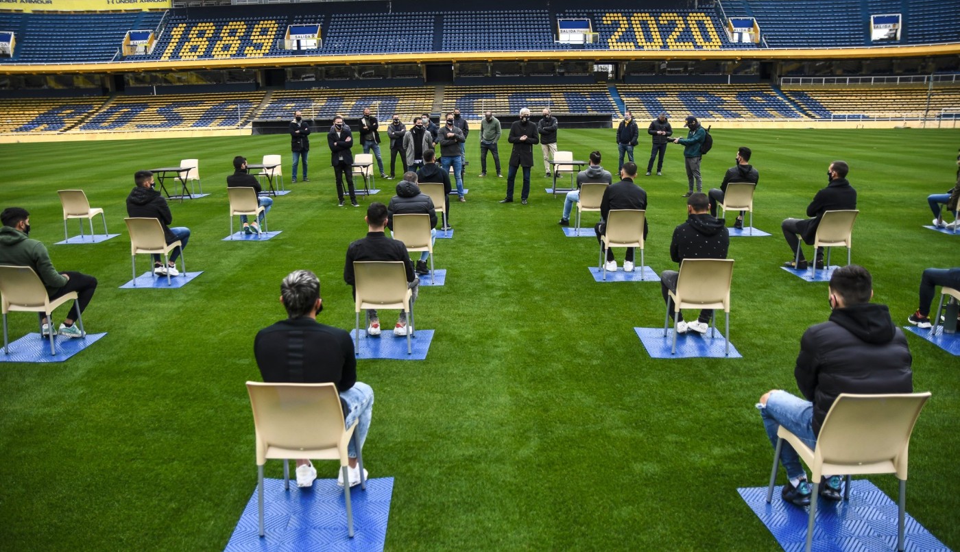 Barbijo y distanciamiento social: así fue presentado el "Kily" González como DT de Central | Deportes