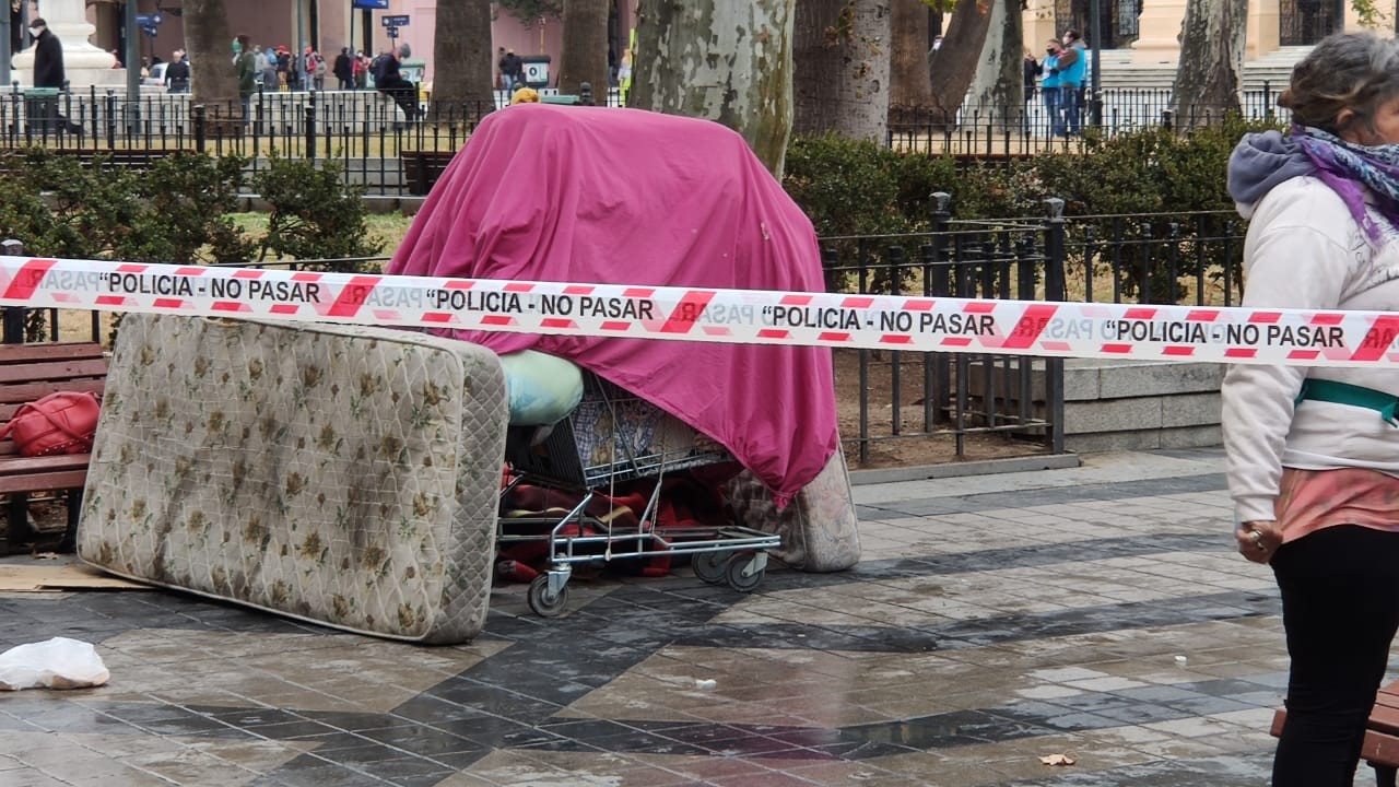 Murió una joven mujer embarazada, indigente, que pasaba la noche en la Plaza San Martín | Córdoba
