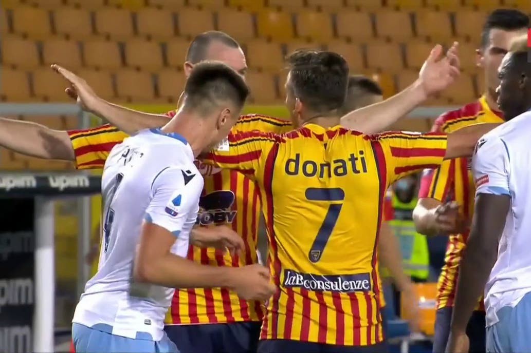 Suspensión de cuatro partidos para el defensor de Lazio que mordió a un rival | Deportes