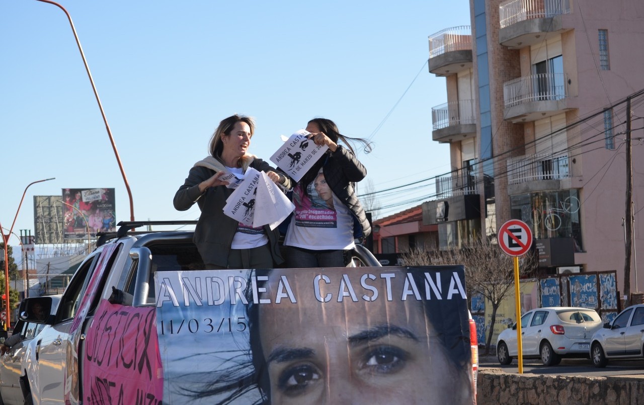 "Autazo" en Carlos Paz pidiendo justicia por el femicidio de Andrea Castana | Córdoba