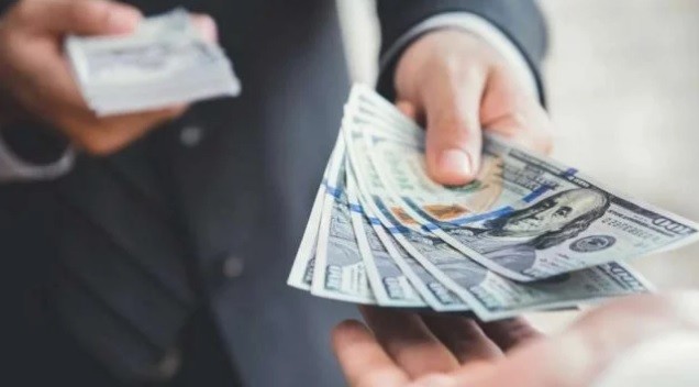 Bloquean cuentas bancarias para evitar maniobras de compra de dólares | Economía