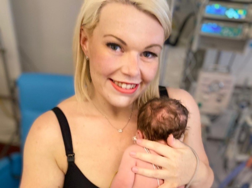 Corrió 7 kilómetros, llegó al departamento de su novio y dio a luz: no sabía que estaba embarazada | Internacionales