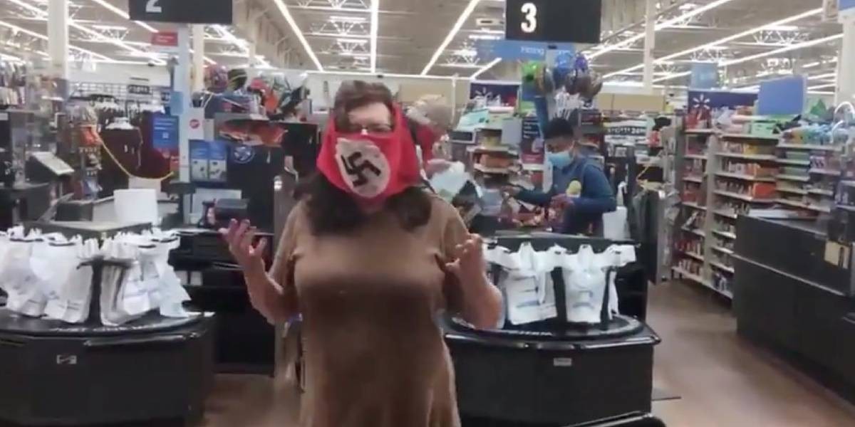 Video: el momento en que una mujer ingresa a un supermercado con un tapabocas nazi | Curiosidades