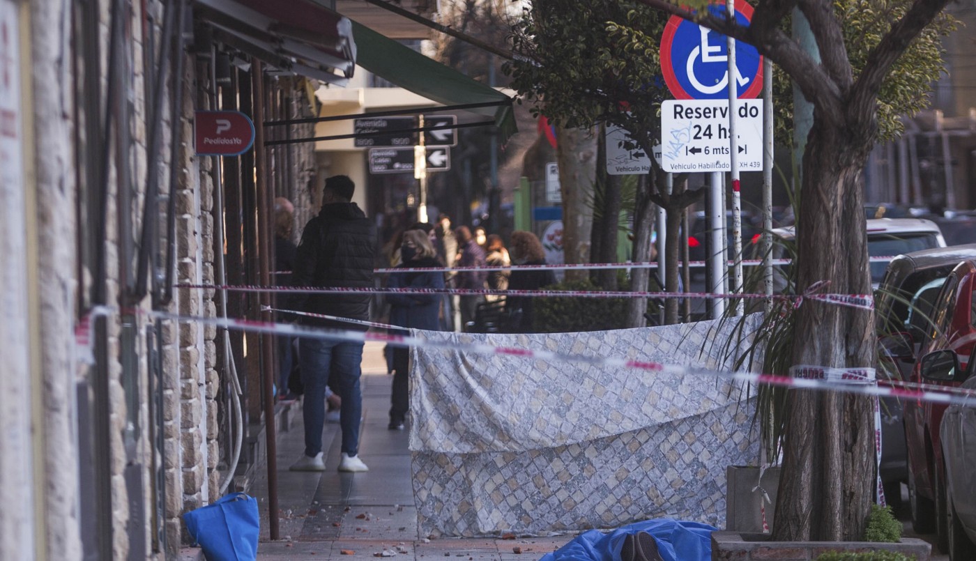 Murió una mujer al caer mampostería de un edificio en Mar del Plata | Actualidad