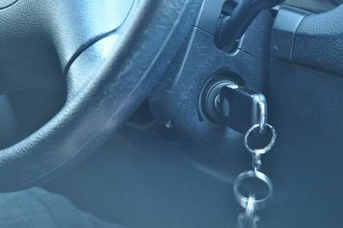 Bajó del auto para hacer una compra y dejó las llaves puestas: se lo robaron | Actualidad