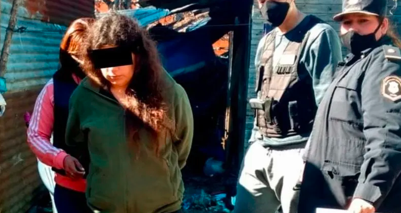 Detienen  a una mujer que quemó a sus hijos con agua y los entregó a su pareja para que los abuse | Actualidad