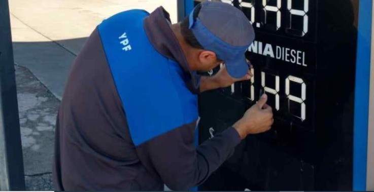 YPF aumentó 4,5% sus combustibles: el litro de nafta premium roza los 70 pesos | Actualidad
