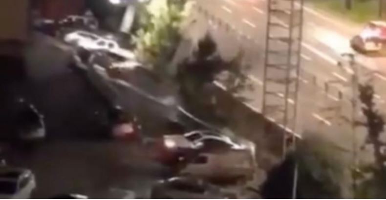 Video: un socavón en medio de la autopista se tragó a 21 autos en China | Internacionales
