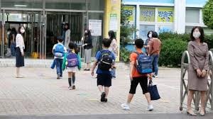 Corea del Sur cierra colegios en Seúl y retoma clases online por el rebrote del coronavirus | Internacionales