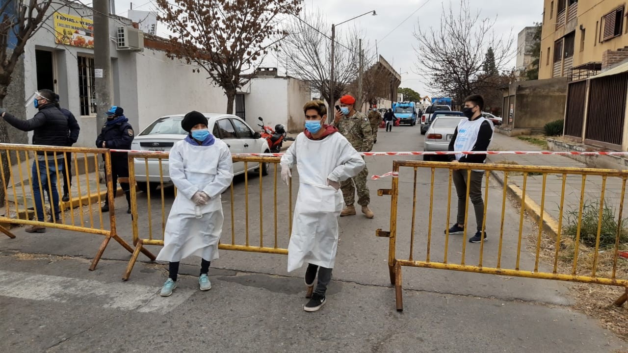 El cerco sanitario en los barrios Villa Angelelli y Villa Rivadavia seguirá hasta el domingo | Córdoba