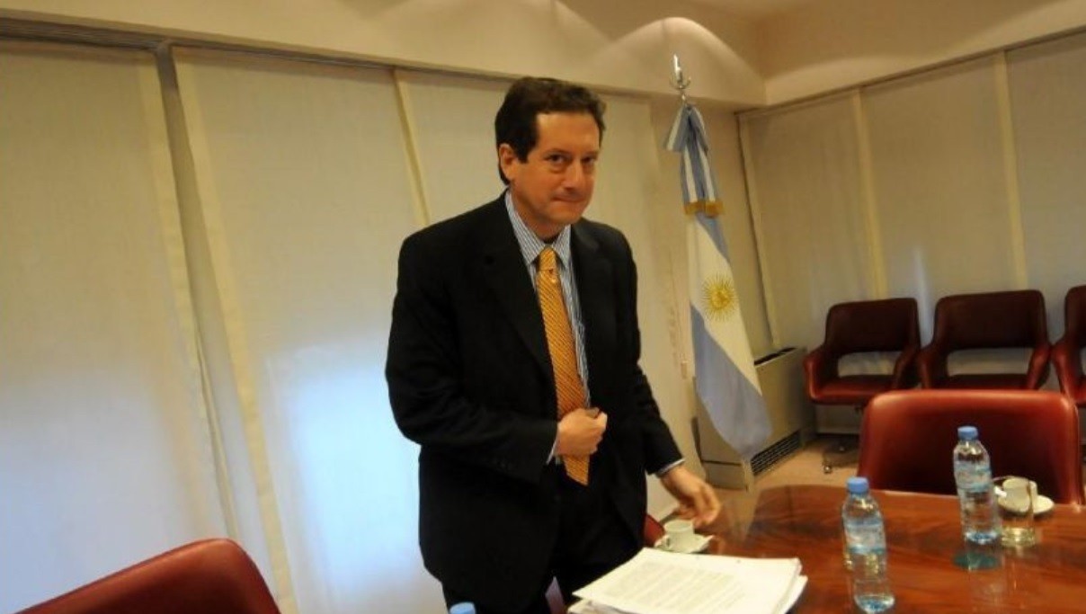 Pesce asegura "no habrá motivos para nuevas restricciones al dólar" | Economía