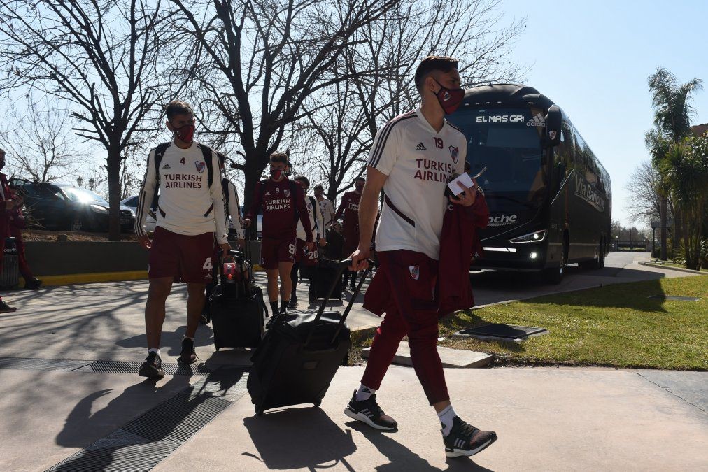 River suspende sus actividades porque el entrenador de arqueros dio positivo | Deportes