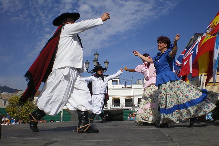 Desde hace más de cuatro décadas un programa radial busca inculcar la importancia del folclore como ciencia | Espectáculos
