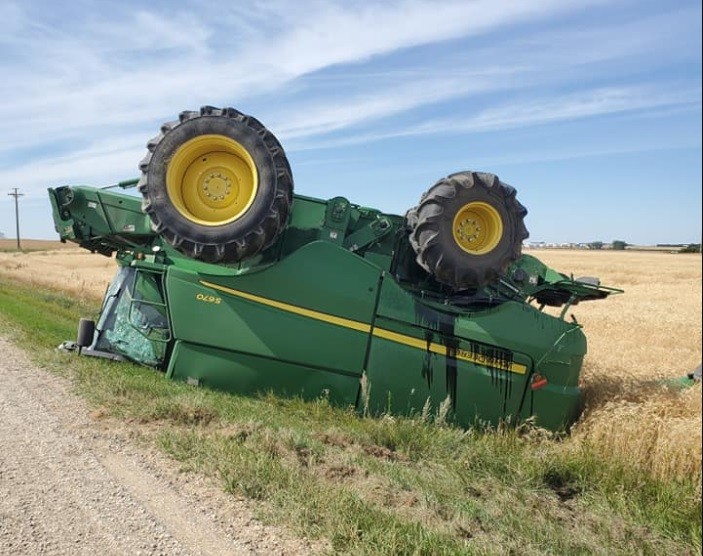 Detuvieron a trabajador agrícola que salió alcoholizado y volcó la cosechadora | Curiosidades