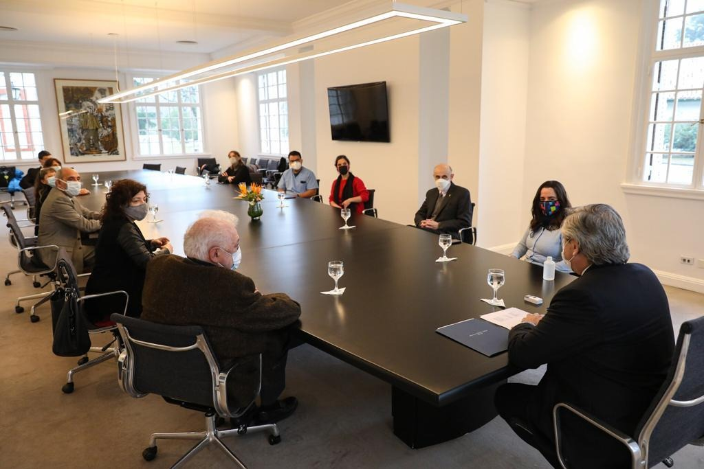 Riesgo de colapso: el Presidente recibió a médicos terapistas | Política y economía