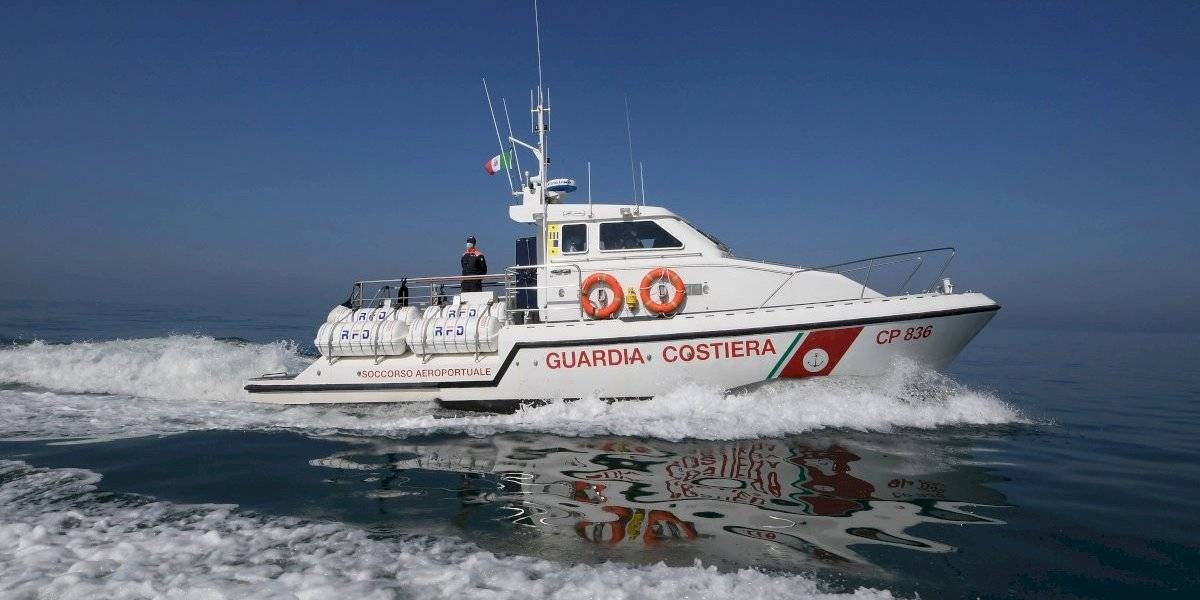 Pareja terraplanista salió a navegar en busca del fin del mundo y tuvieron que ser rescatados | Curiosidades