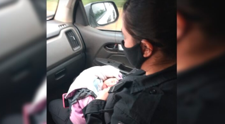 Se encuentra estable la recién nacida hallada en la basura con un cuchillo clavado | Actualidad