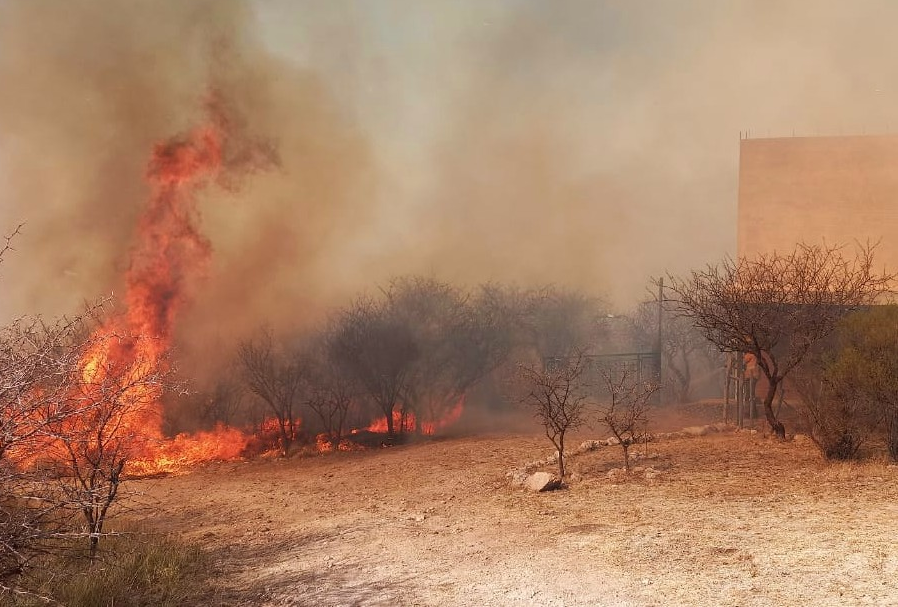 Traslasierra: bomberos combaten un incendio en San Lorenzo | Córdoba