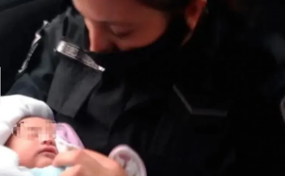 Hallaron una bebé recién nacida en la basura con un cuchillo clavado en el cuerpo | Actualidad