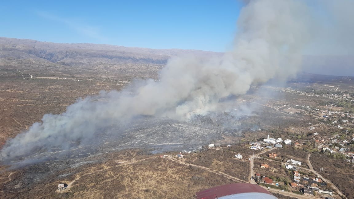 Está en guardia de cenizas el incendio en el Camino de los Artesanos de Traslasierra | Córdoba