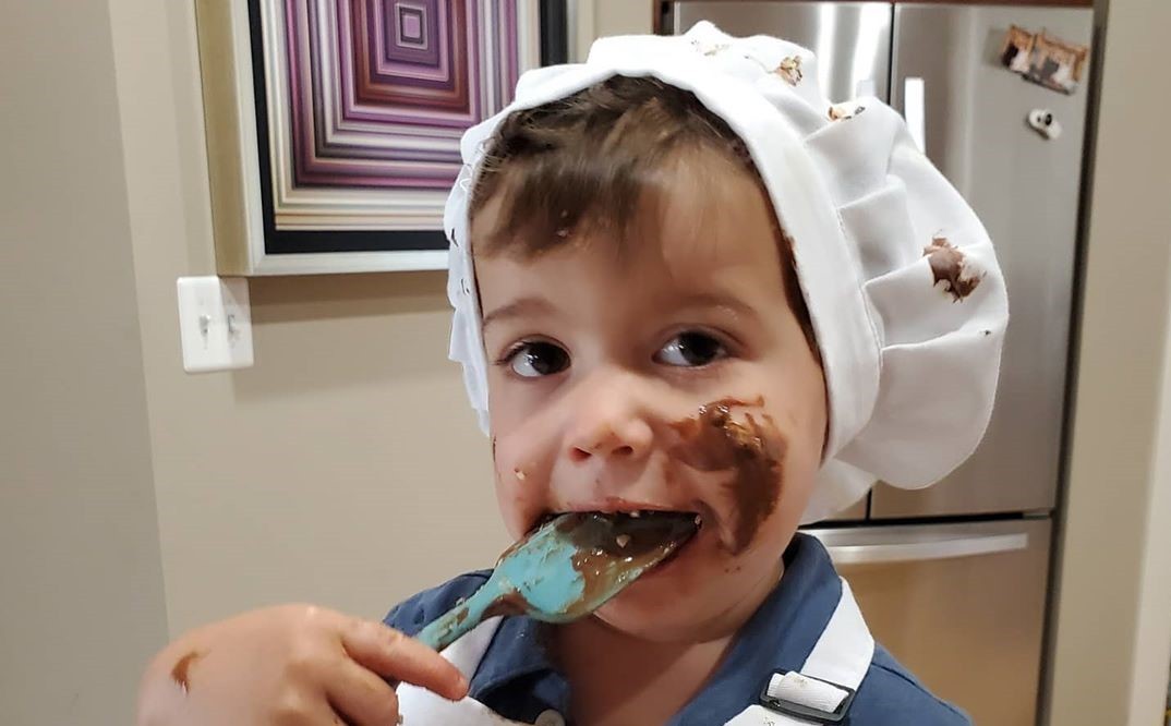 Video: Cade, el pequeño cocinero que se volvió viral | Redes