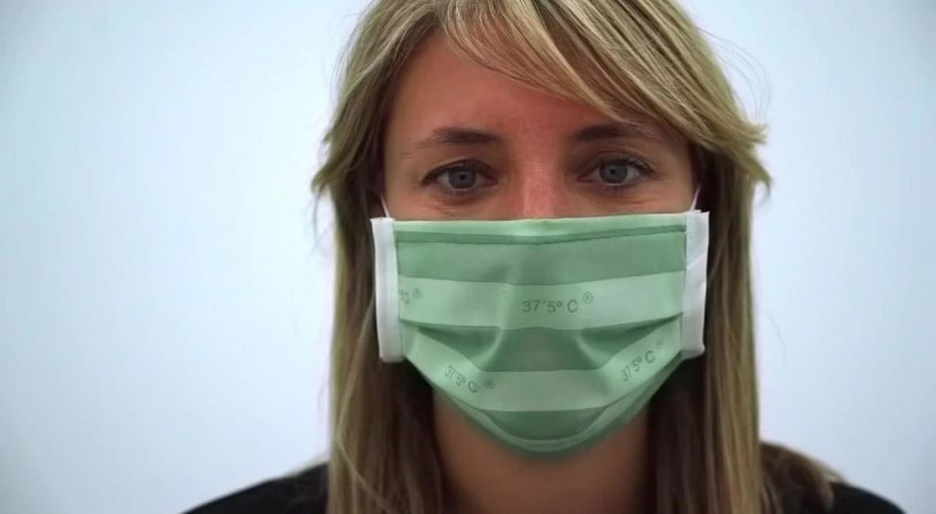 Barbijo cambia de color si detecta fiebre | Internacionales