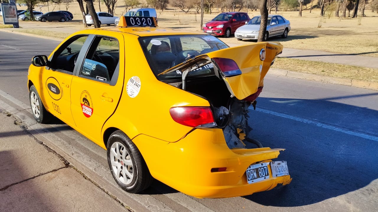 FOTOS: Venía del cumpleaños de su novia, se durmió y chocó a un taxi | Córdoba