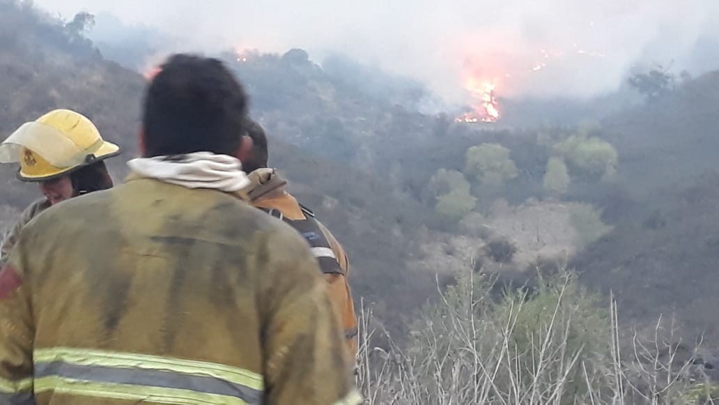 Los incendios afectan dos frentes en torno a las Altas Cumbres | Córdoba