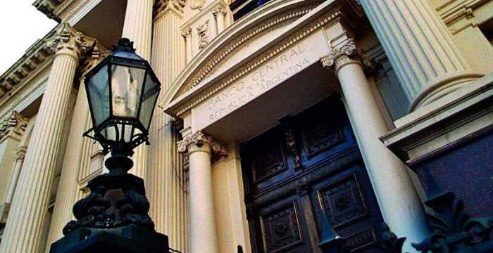 Empleados que cobraron parte de su sueldo con ATP no podrán comprar los 200 dólares mensuales | Actualidad