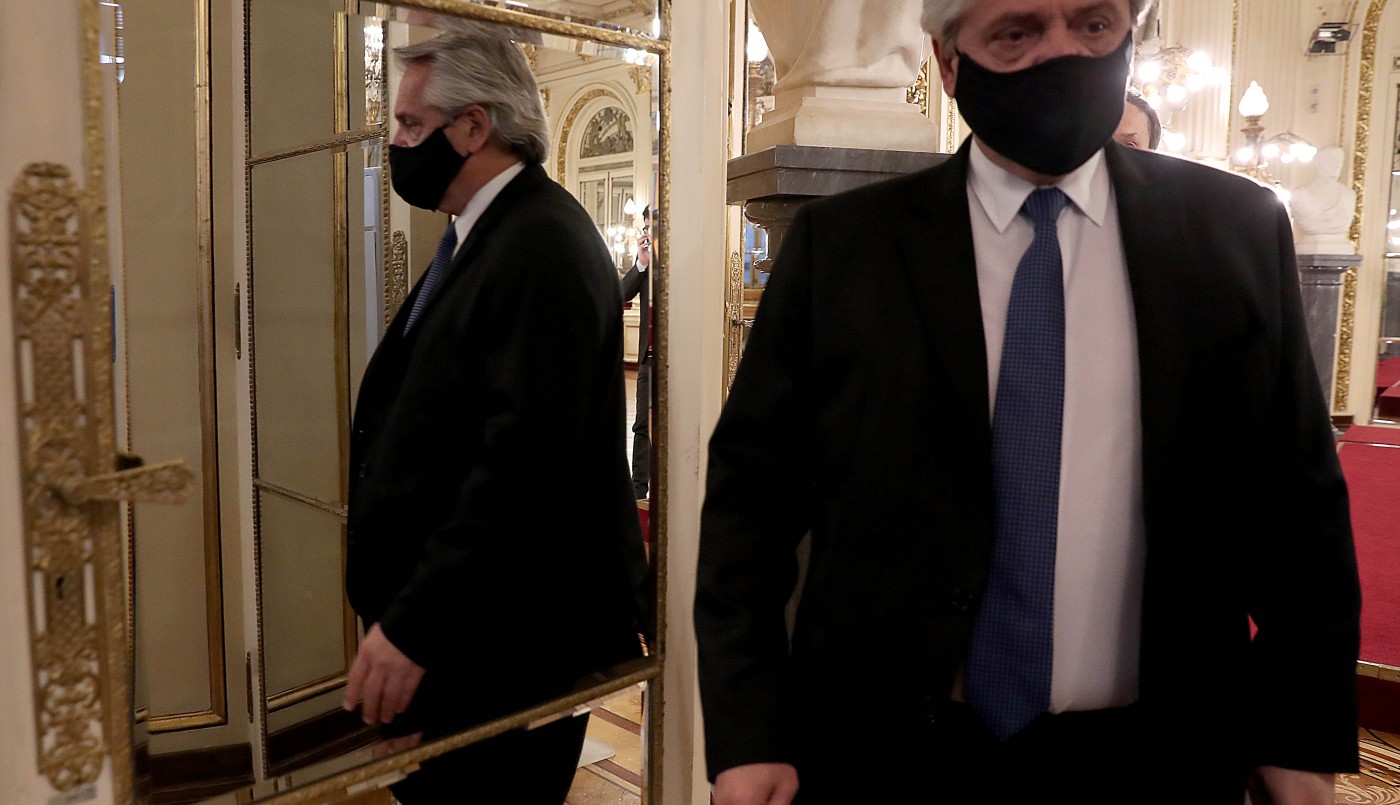 El Gobierno anuncia medidas para frenar la sangría de dólares | Política y economía