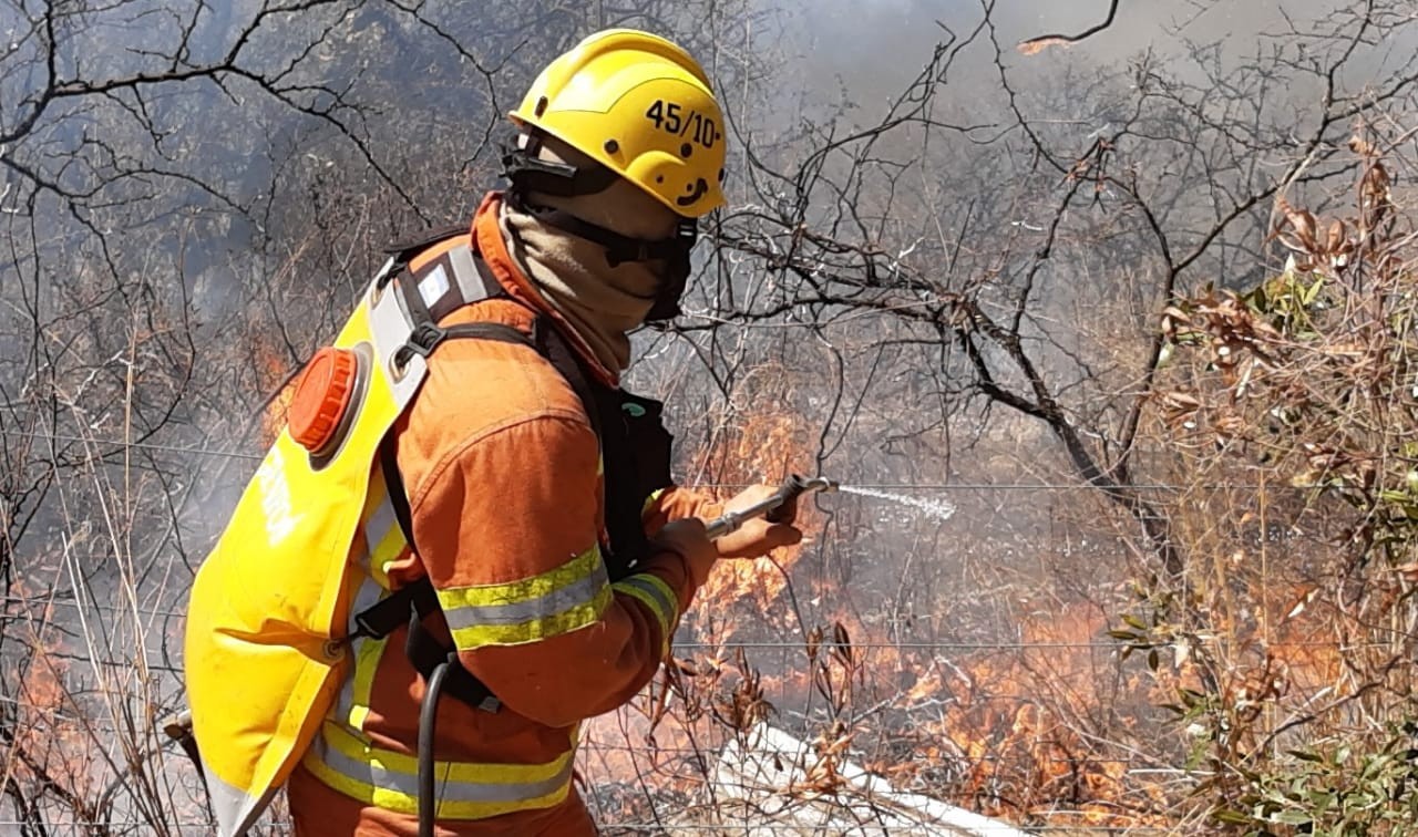 Incendios en alerta roja: convocan bomberos de Santa Fe y Entre Ríos | Córdoba