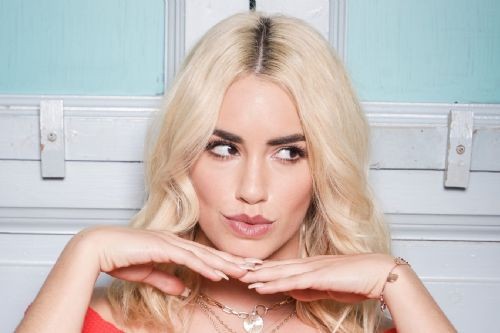 Video: el apasionado beso de Lali Espósito con una mujer que estalló en Instagram | Espectáculos