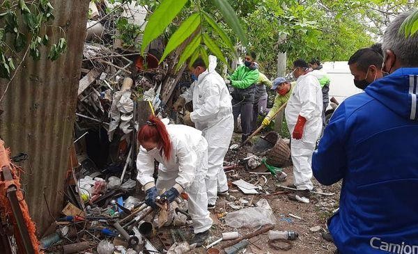 Sacan siete camiones de basura de la vivienda de un acumulador de La Plata | Actualidad