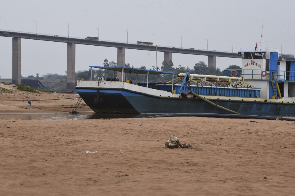 Fotos: extraordinaria bajante del río Paraguay se vuelve atractivo turístico | Actualidad
