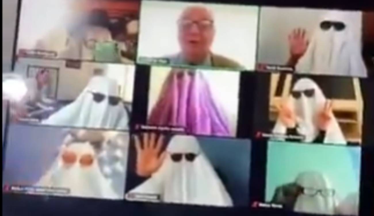 Adelanto de Halloween: Alumnos asustan a profesor vestidos de fantasmas en clase virtual | Redes