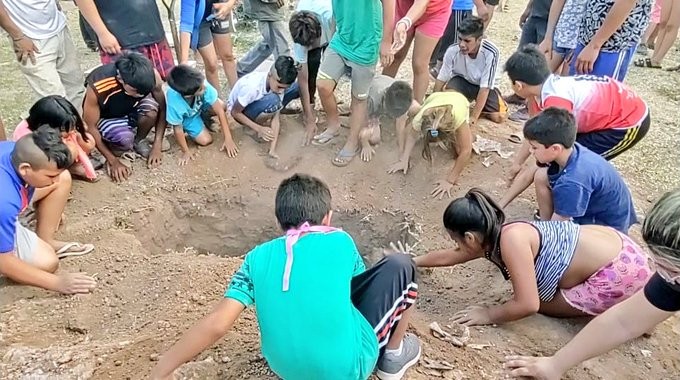 La foto de los amiguitos despidiendo a Abigail, la nena de 9 años asesinada en Tucumán | Actualidad