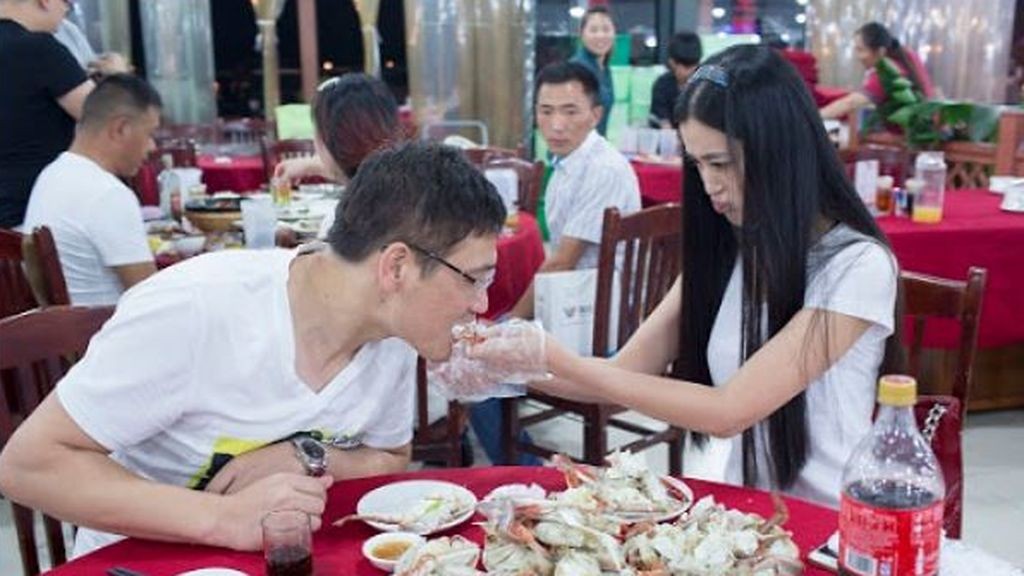 Una chica llevó 23 familiares a su primera cita: el novio escapó corriendo | Curiosidades