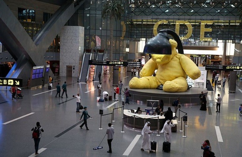 Examen ginecológico forzado a pasajeras tras el hallazgo de un recién nacido en el baño de un aeropuerto | Internacionales