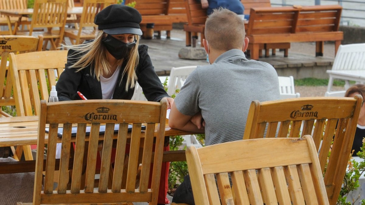 Estudio: decir palabras con "p", "t", "d" y "b" aumentan los riesgos de contagiarse coronavirus | Actualidad