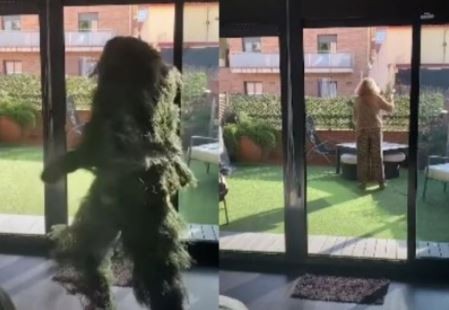 Broma pesada: Regaba sus plantas y se encontró con un "hombre arbusto" | Redes