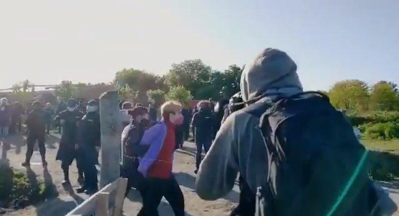 Detuvieron a dos alumnas del Colegio Nacional Buenos Aires en el desalojo del predio de Guernica | Actualidad