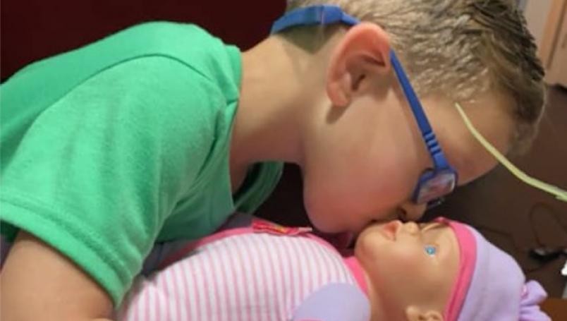 Un nene pidió de regalo una muñeca porque quiere ser "el mejor padre del mundo" | Curiosidades