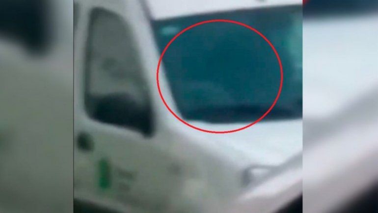 Video: escracharon a una pareja que tuvo sexo en una camioneta del gobierno bonaerense | Actualidad